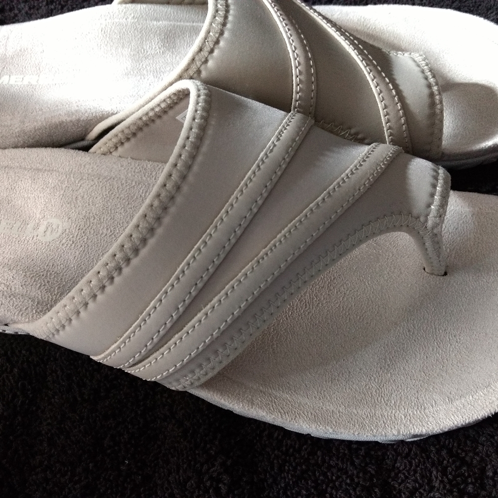 *Merrell Thong Sandals* - Picture 2 of 10